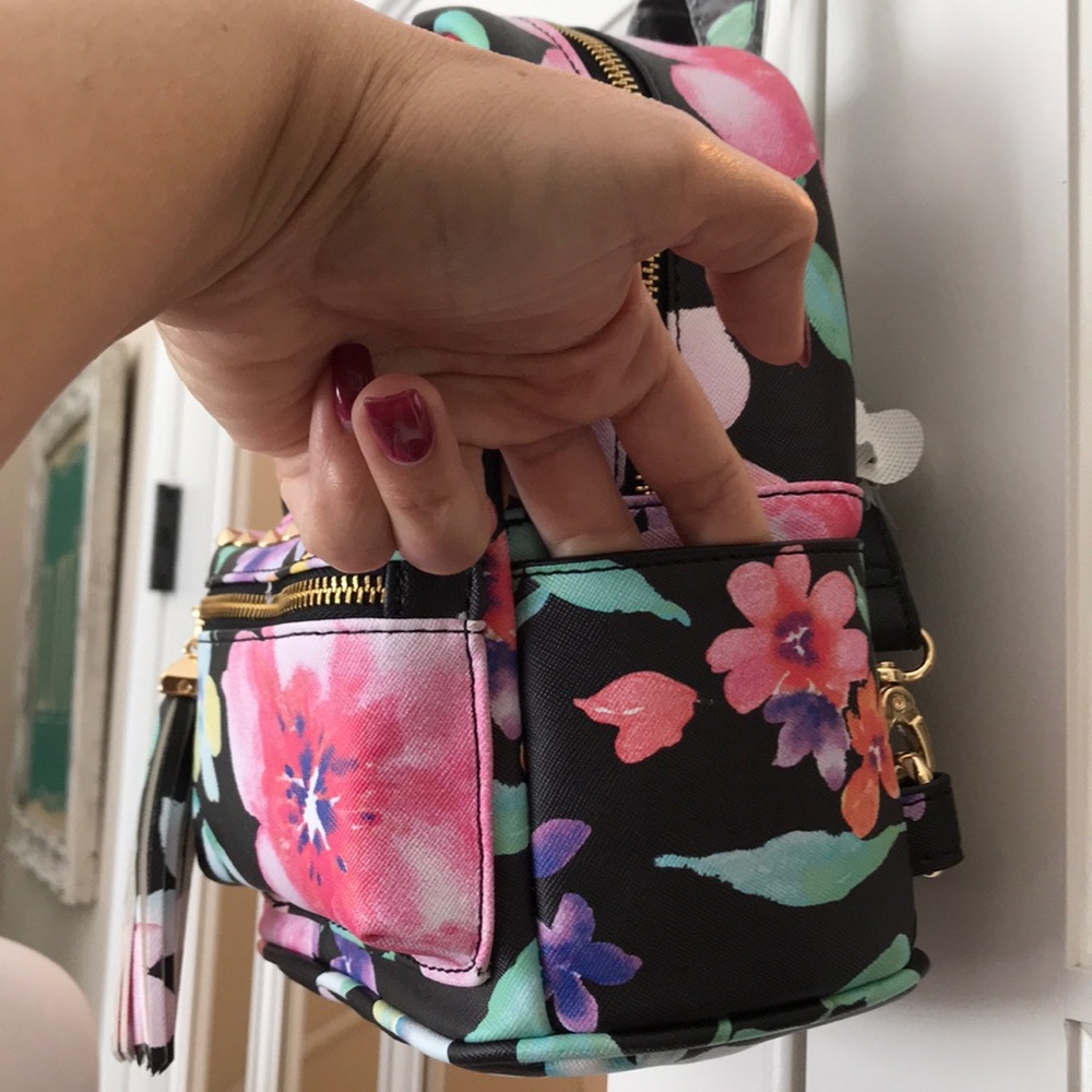 LAST ONE‼️-5🌟Bebe Floral Backpack w Tassel Zipper - Picture 3 of 8